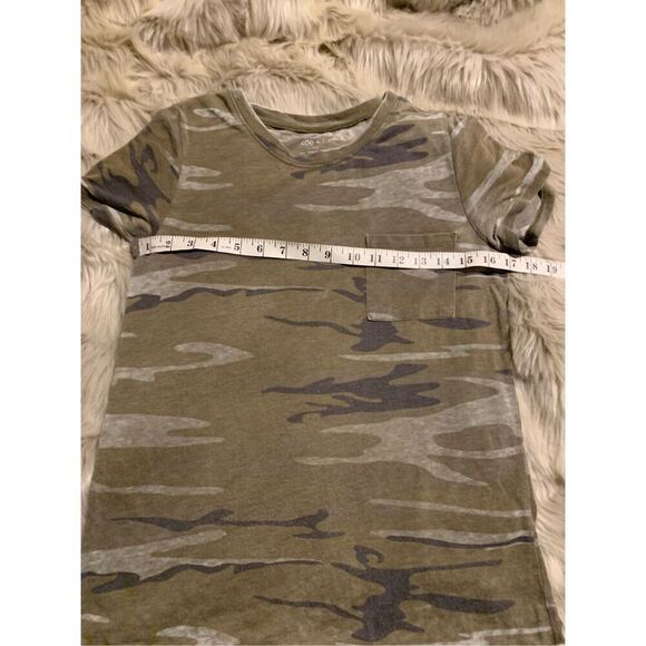Zoe+Liv Women’s Pocket Camo Tee Small - Picture 5 of 6